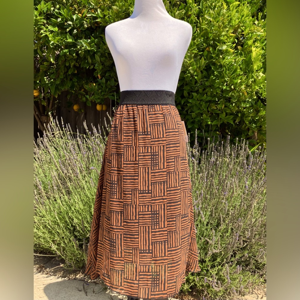 NWT Brown and Black Midi skirt with an elastic waist and Flowy vibe